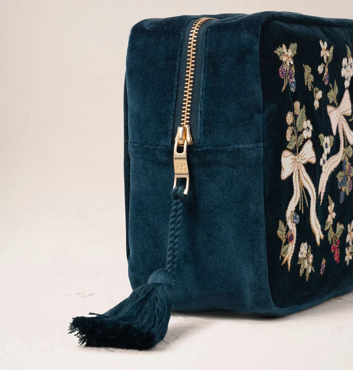 Elizabeth Scarlett Wash Bag Berries & Bows Velvet Ink Blue
